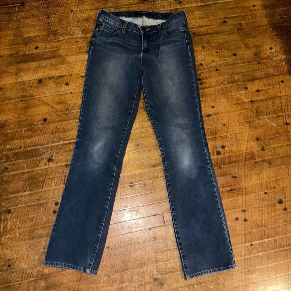Liverpool Sadie straight leg distressed normcore size 6 jeans